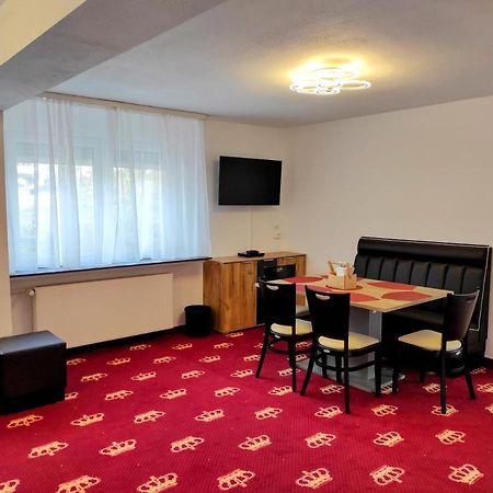 באיירסברון Wellness Hotel Garni Krone מראה חיצוני תמונה
