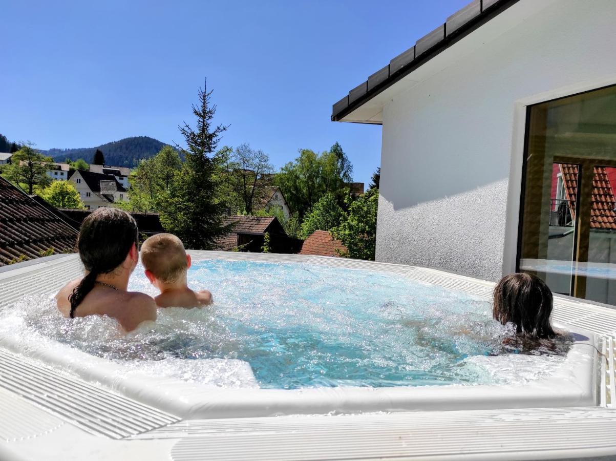 באיירסברון Wellness Hotel Garni Krone מראה חיצוני תמונה