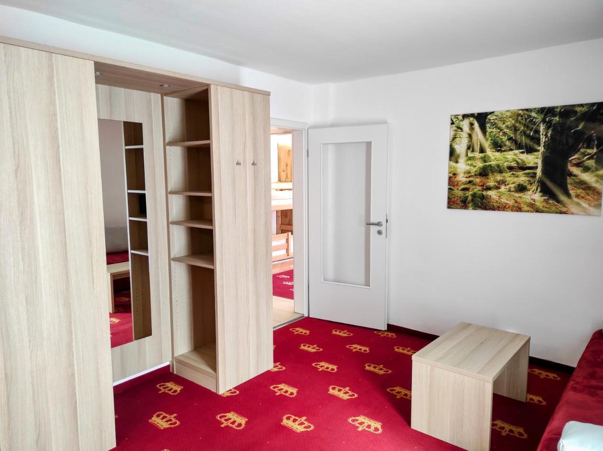 באיירסברון Wellness Hotel Garni Krone מראה חיצוני תמונה