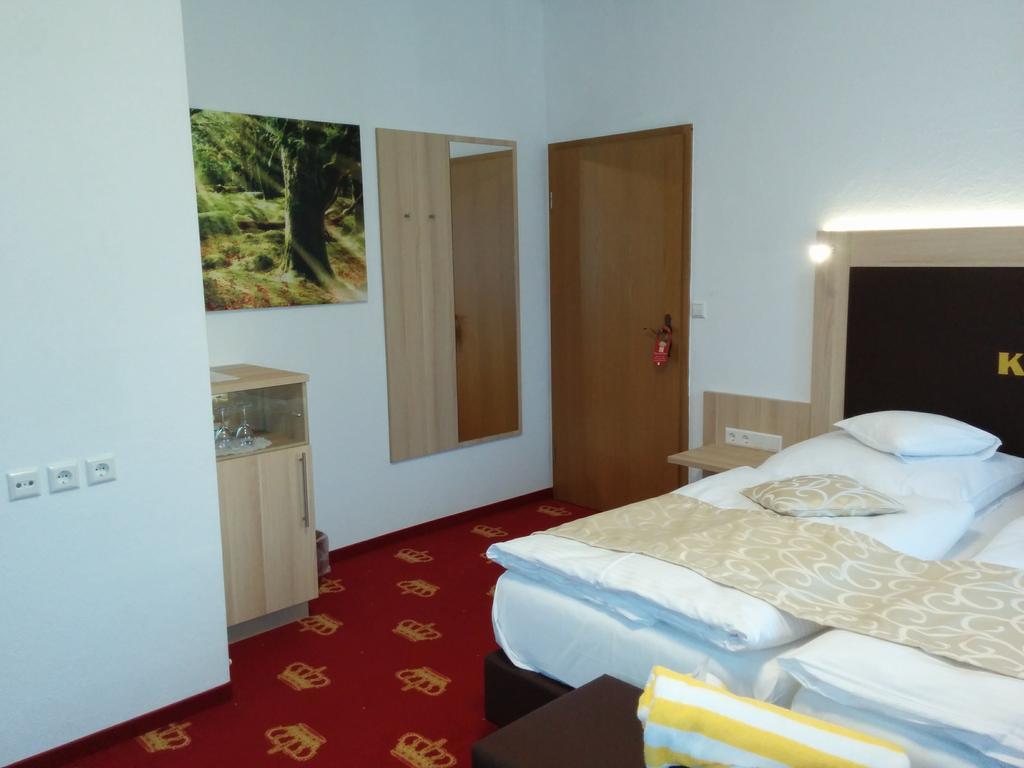 באיירסברון Wellness Hotel Garni Krone מראה חיצוני תמונה