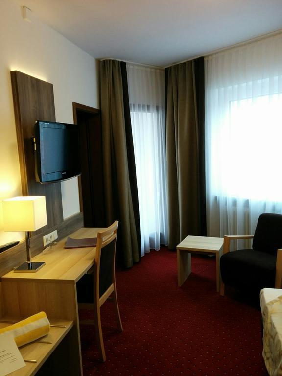 באיירסברון Wellness Hotel Garni Krone מראה חיצוני תמונה