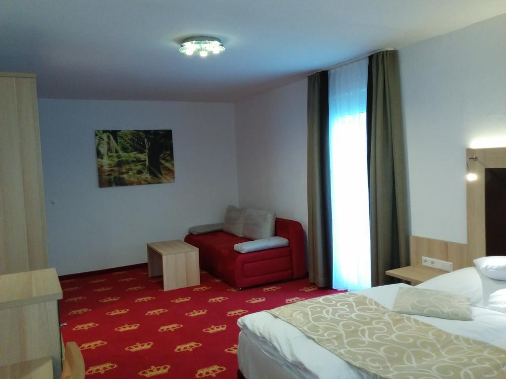 באיירסברון Wellness Hotel Garni Krone מראה חיצוני תמונה