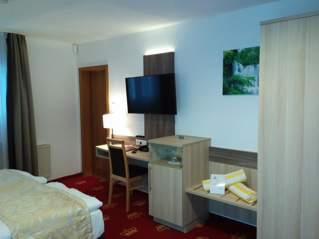 באיירסברון Wellness Hotel Garni Krone מראה חיצוני תמונה