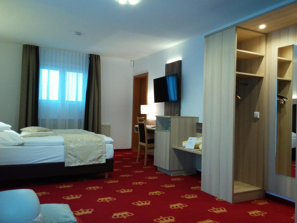 באיירסברון Wellness Hotel Garni Krone מראה חיצוני תמונה