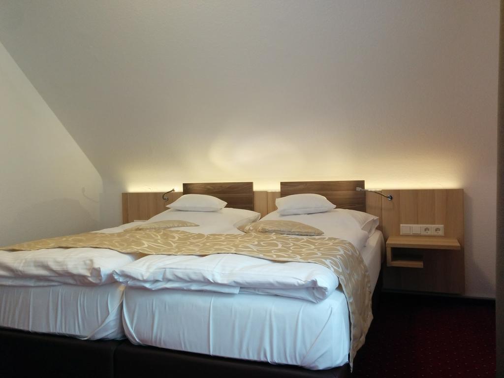 באיירסברון Wellness Hotel Garni Krone מראה חיצוני תמונה