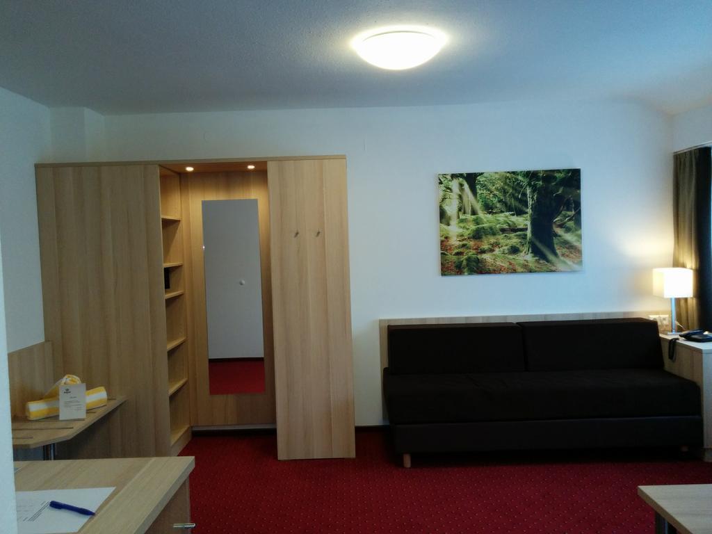 באיירסברון Wellness Hotel Garni Krone מראה חיצוני תמונה