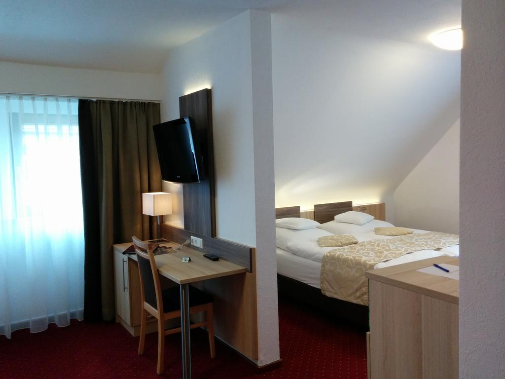 באיירסברון Wellness Hotel Garni Krone מראה חיצוני תמונה