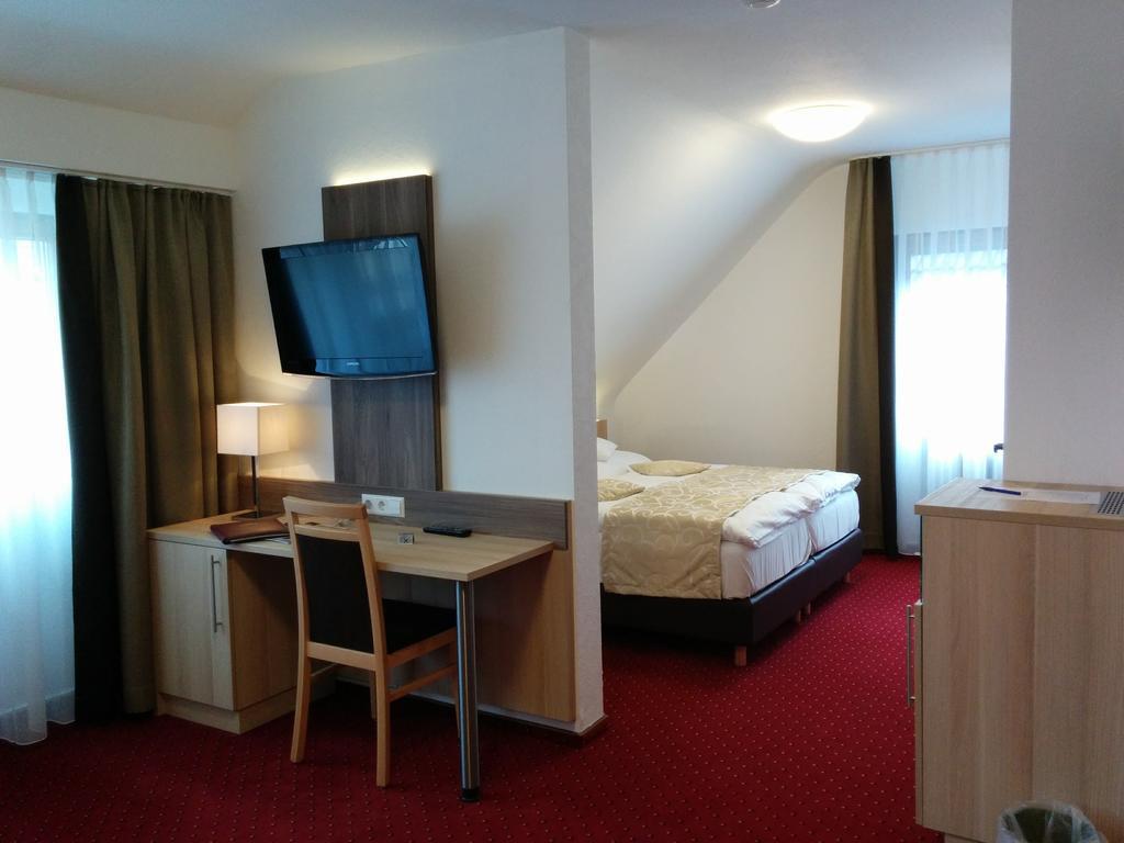 באיירסברון Wellness Hotel Garni Krone מראה חיצוני תמונה