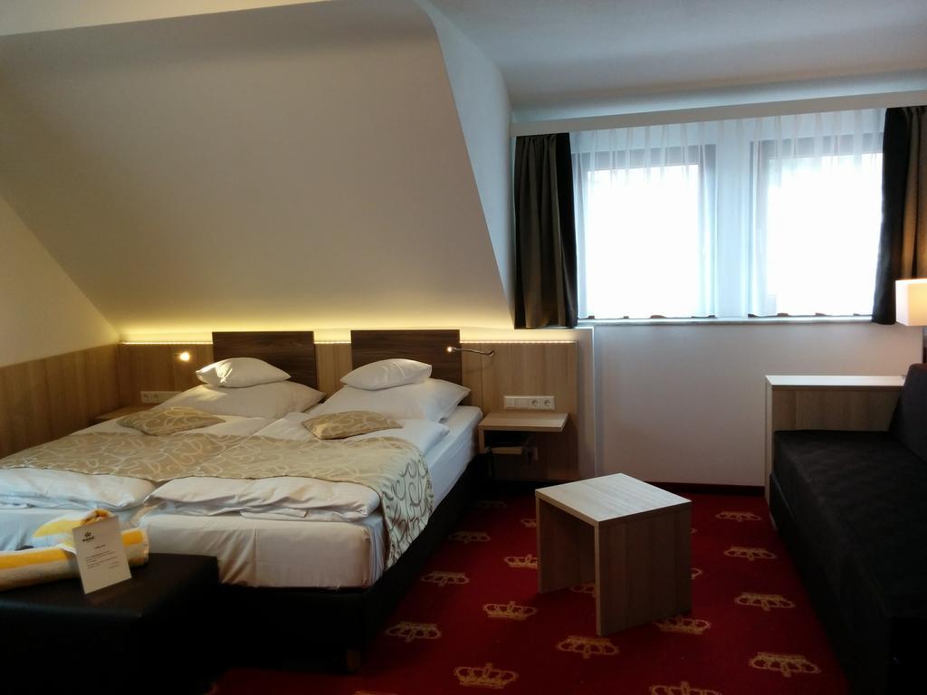 באיירסברון Wellness Hotel Garni Krone מראה חיצוני תמונה