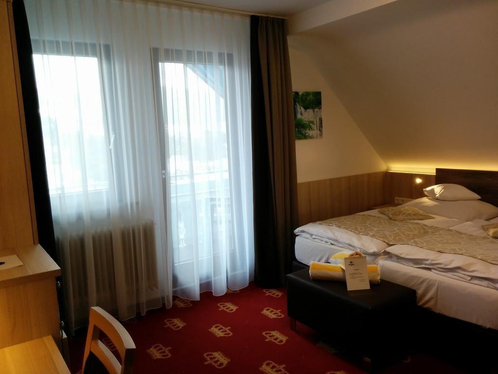באיירסברון Wellness Hotel Garni Krone מראה חיצוני תמונה