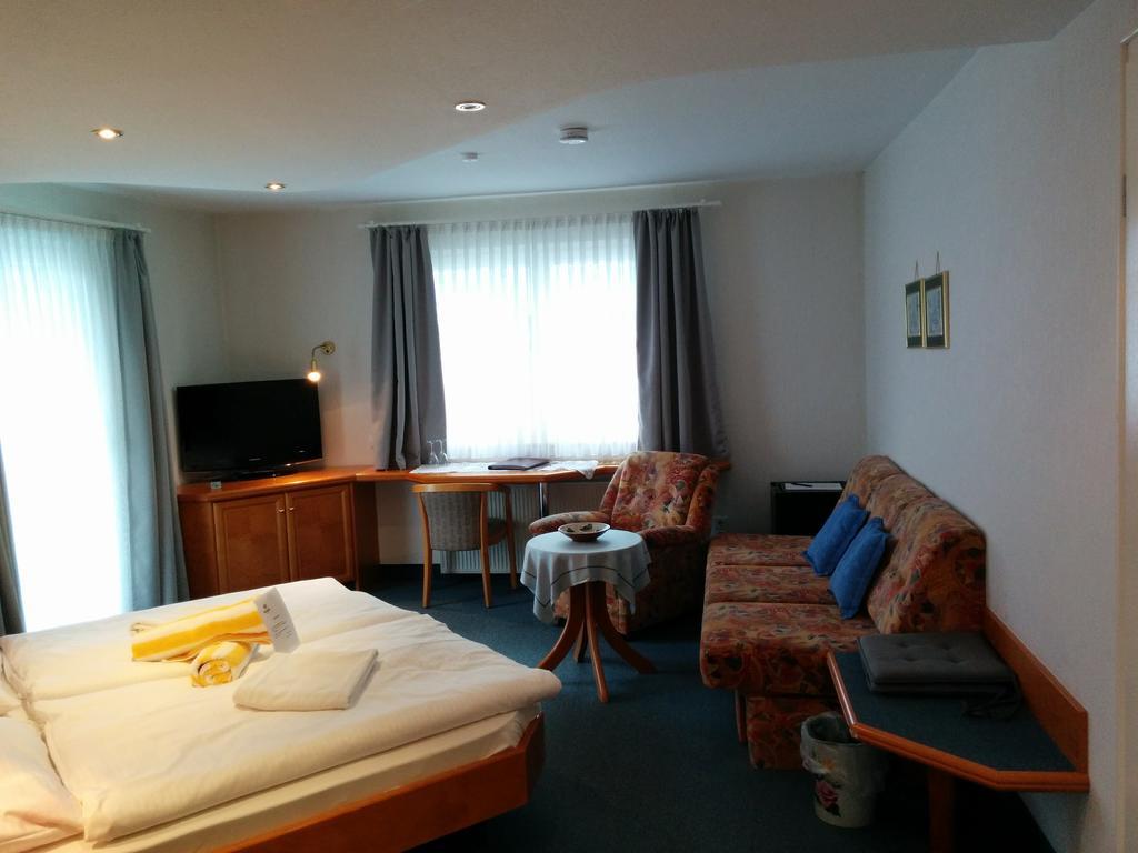 באיירסברון Wellness Hotel Garni Krone מראה חיצוני תמונה