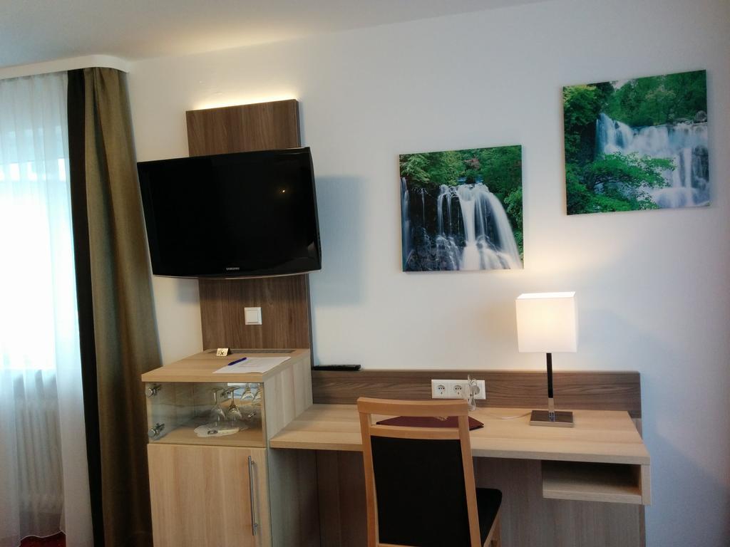 באיירסברון Wellness Hotel Garni Krone מראה חיצוני תמונה