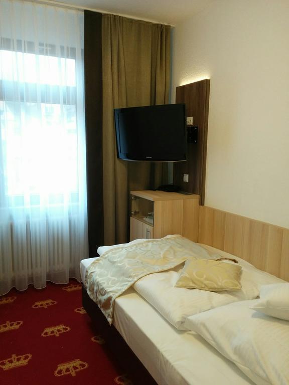 באיירסברון Wellness Hotel Garni Krone מראה חיצוני תמונה